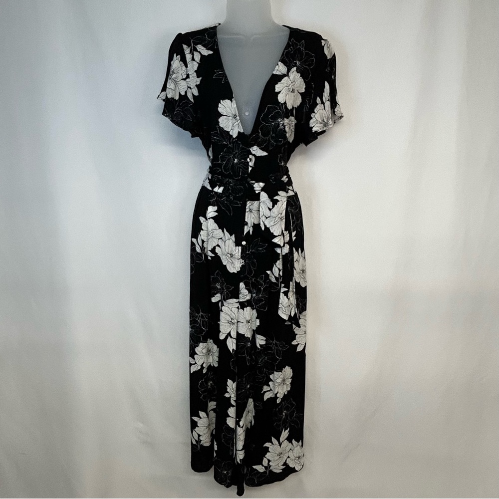Lulus Wide Leg Jumpsuit Size M Floral Short Sleeve Stretch Buttons Pockets Black